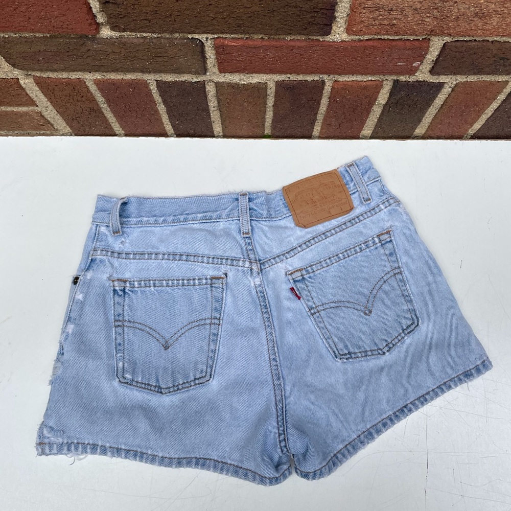 Vintage High-Rise Levi’s Light Washed Distressed Jean Shorts Juniors Size 9 JR.